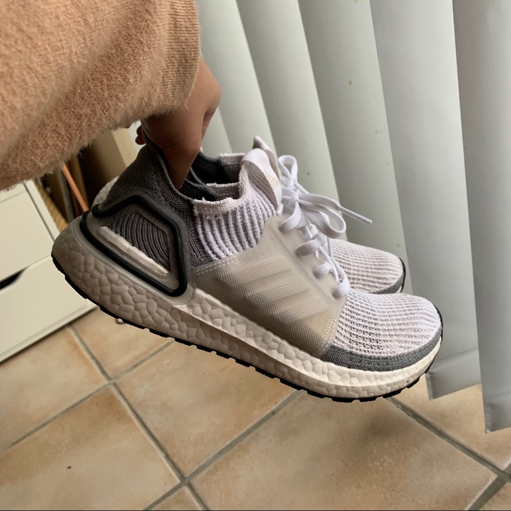 AUTHENTIC Adidas Ultraboost 19